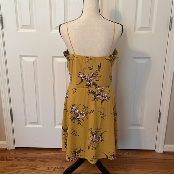 Socialite Gold Spaghetti Strap Floral Print Pull Over Comfortable Dress EUC XL - Picture 3 of 7